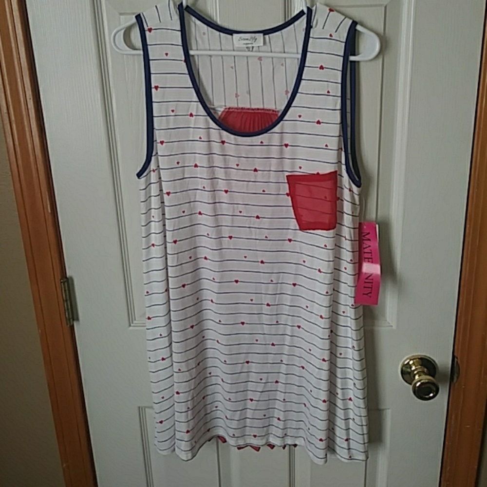 1x maternity shirt